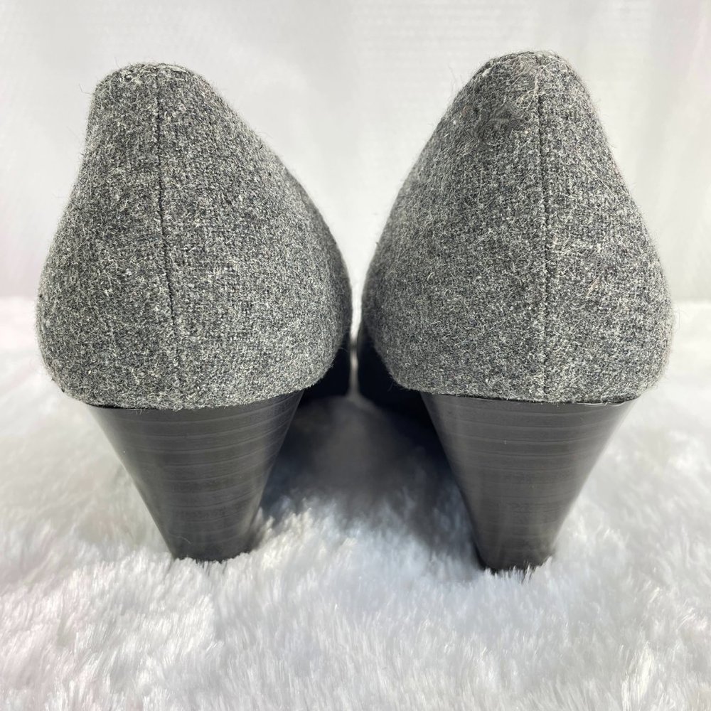 NEW! CL by LAUNDRY gray fabric wedge w/ black patent accent on toe cap SZ 10 - Picture 5 of 12